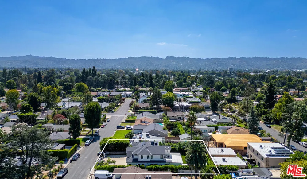 5529 Greenbush Avenue Sherman Oaks, CA 91401