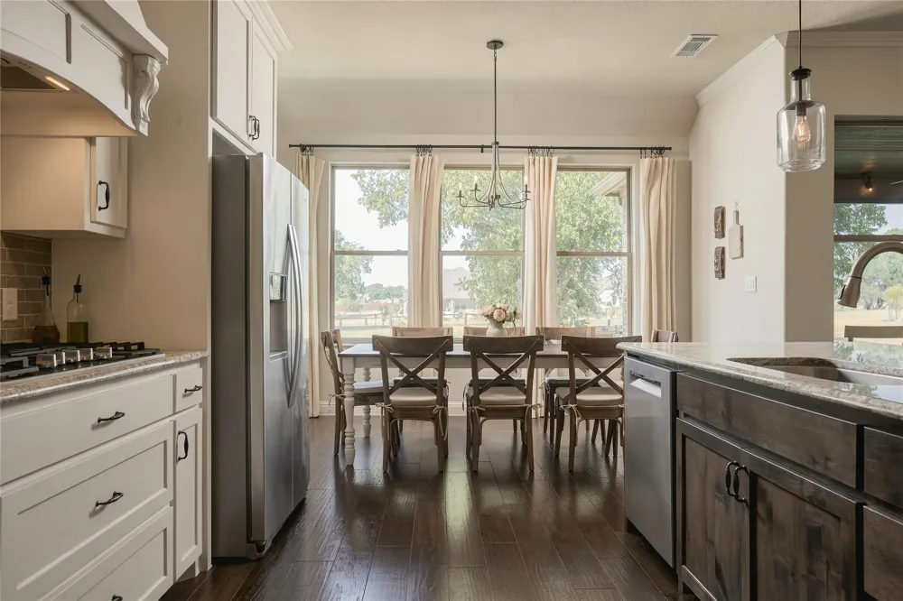 111 Eagle Point Azle, TX 76020