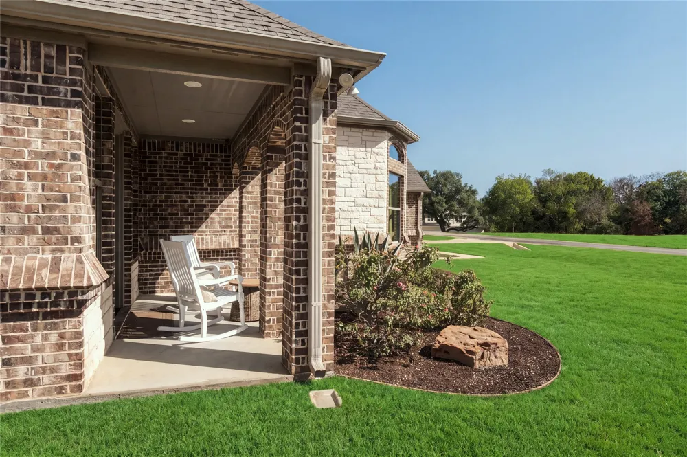 111 Eagle Point Azle, TX 76020