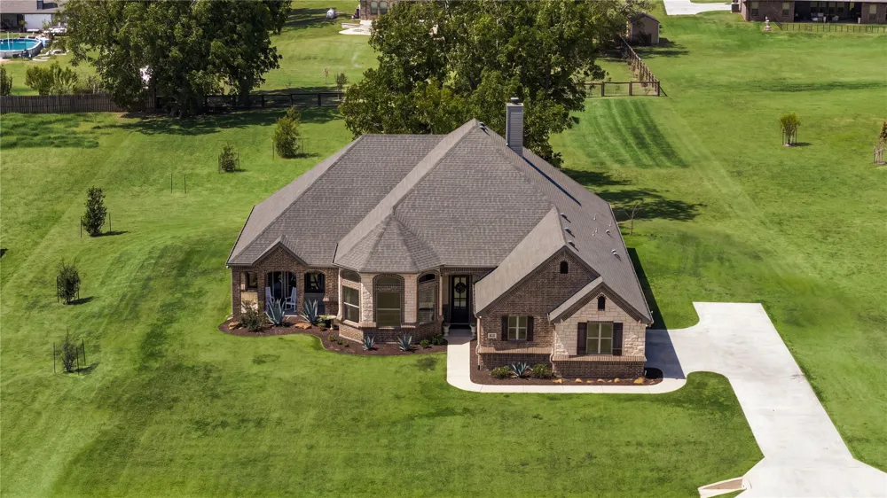 111 Eagle Point Azle, TX 76020