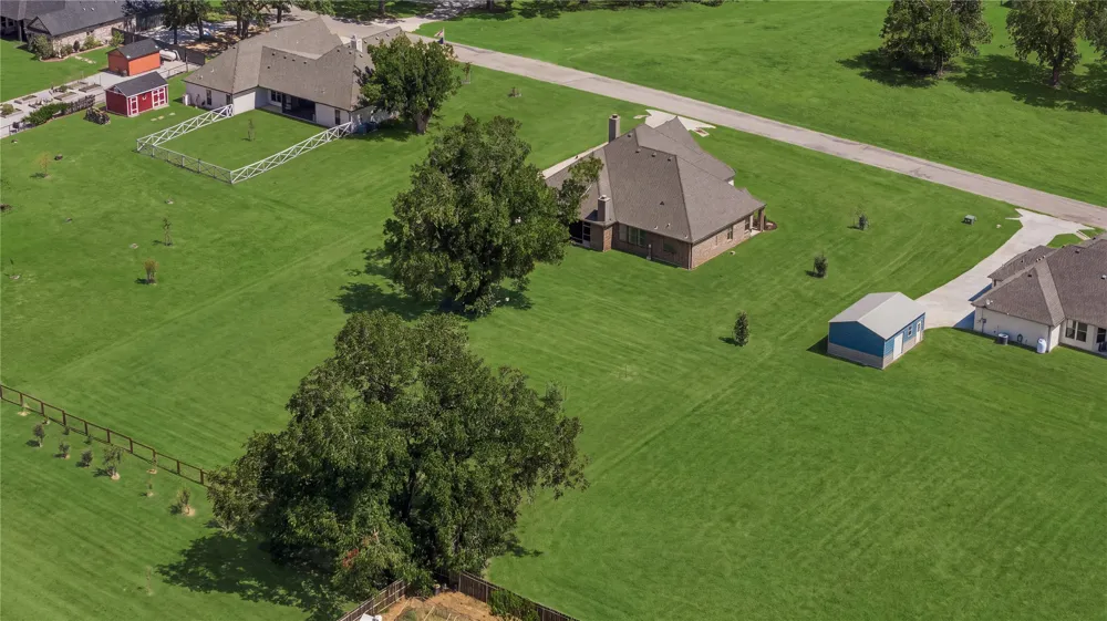 111 Eagle Point Azle, TX 76020