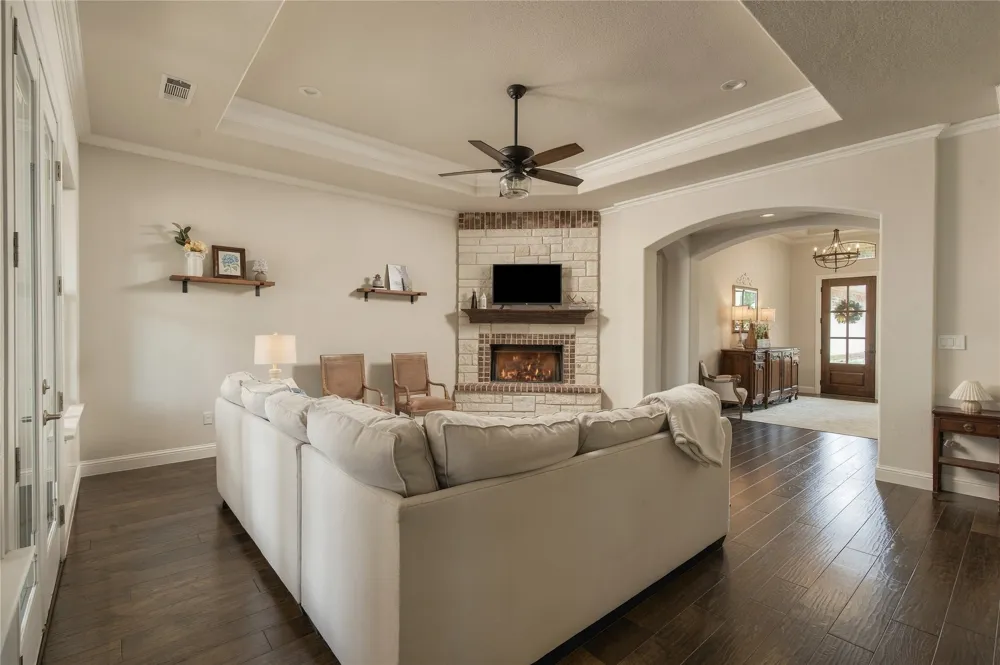 111 Eagle Point Azle, TX 76020
