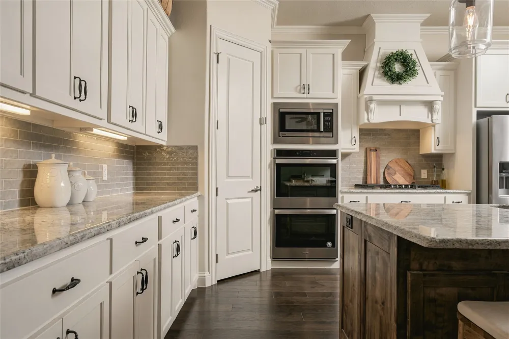 111 Eagle Point Azle, TX 76020