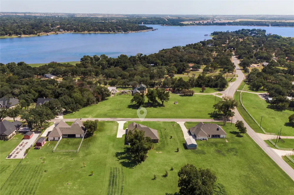111 Eagle Point Azle, TX 76020