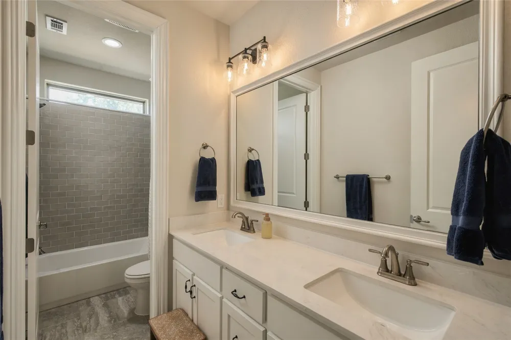 111 Eagle Point Azle, TX 76020