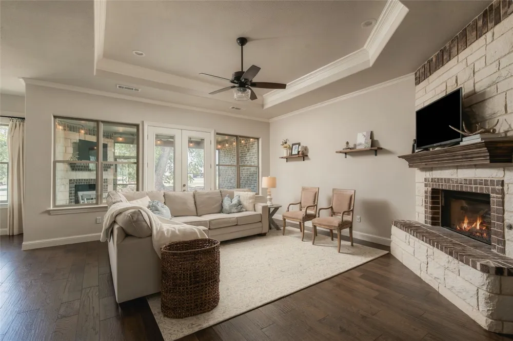 111 Eagle Point Azle, TX 76020