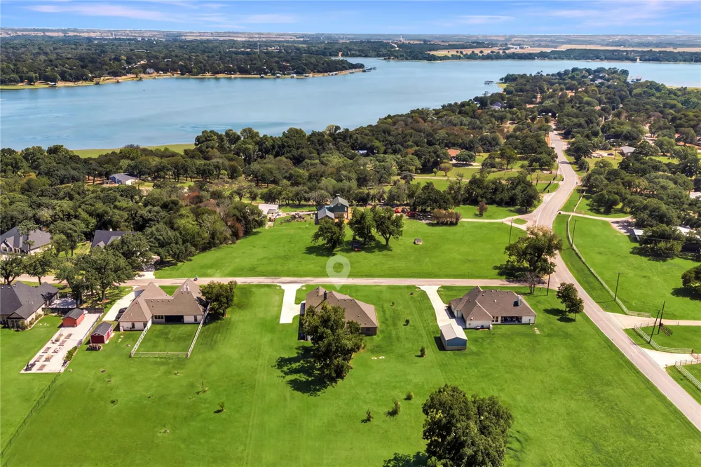 111 Eagle Point Azle, TX 76020