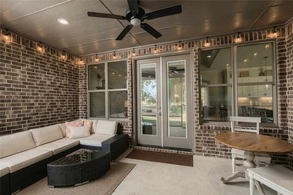 111 Eagle Point Azle, TX 76020