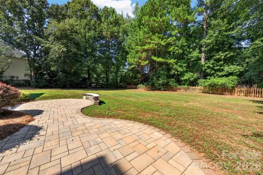 12135 Darby Chase Drive Charlotte, NC 28277