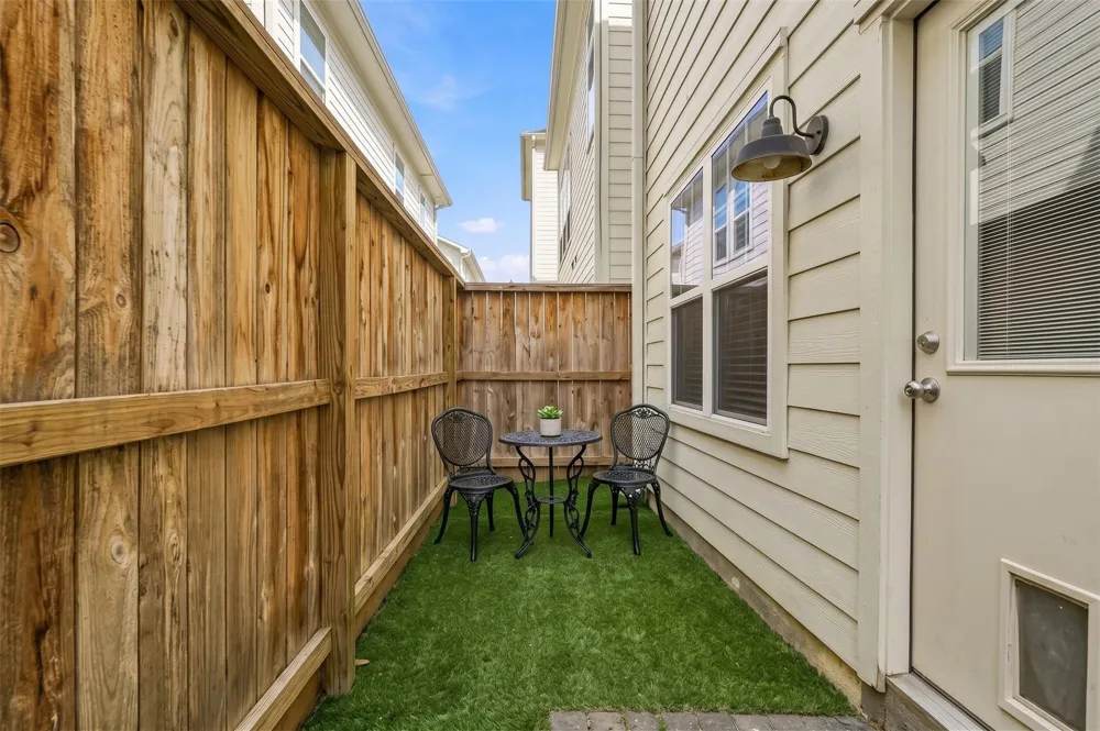 728 Carriage Knolls Drive Houston, TX 77008