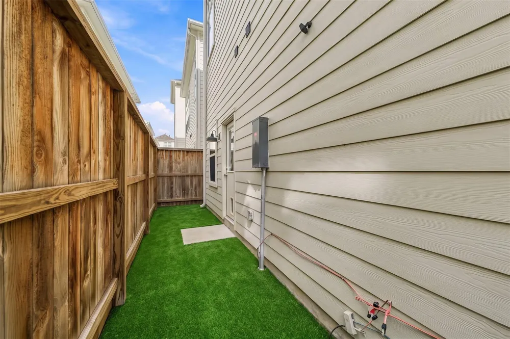 728 Carriage Knolls Drive Houston, TX 77008