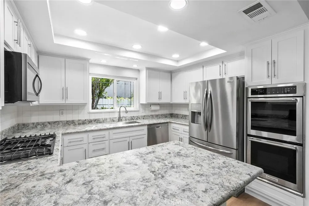 11380 Reseda Los Angeles, CA 91326