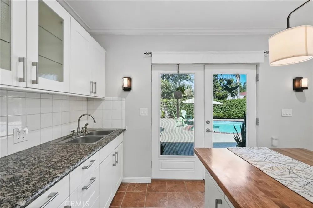 11380 Reseda Los Angeles, CA 91326