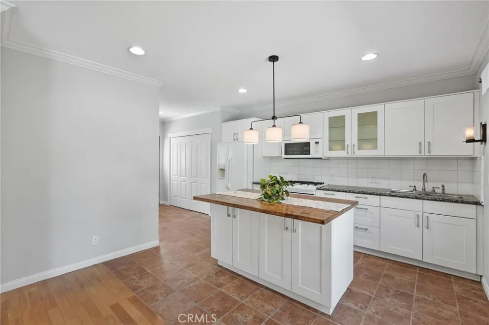 11380 Reseda Los Angeles, CA 91326
