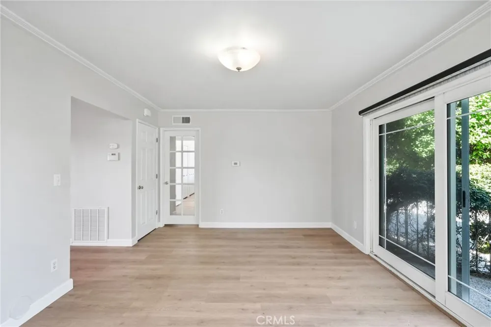 11380 Reseda Los Angeles, CA 91326