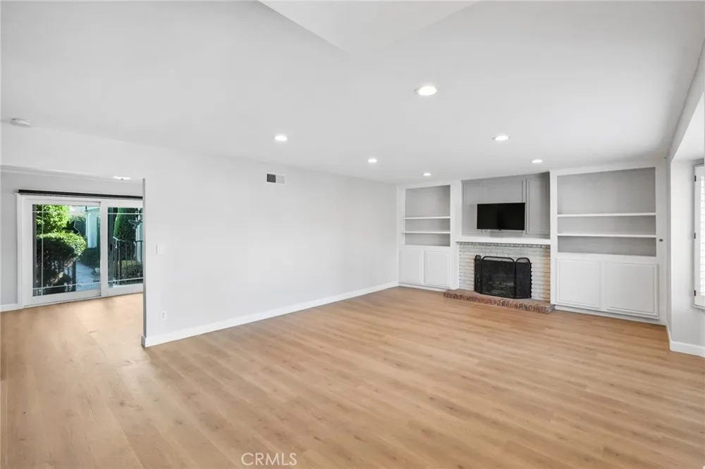 11380 Reseda Los Angeles, CA 91326