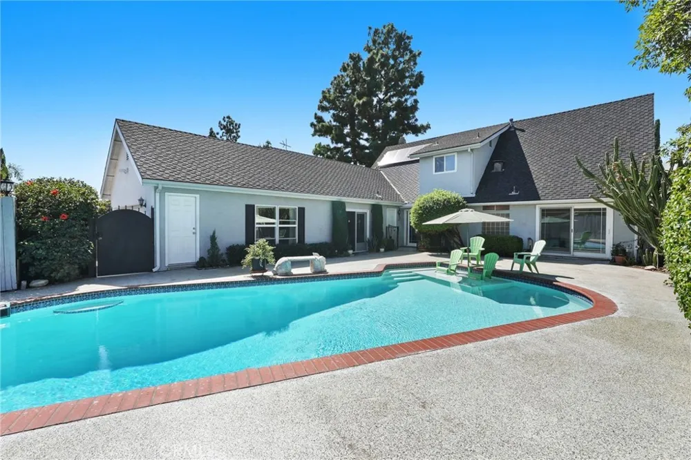 11380 Reseda Los Angeles, CA 91326