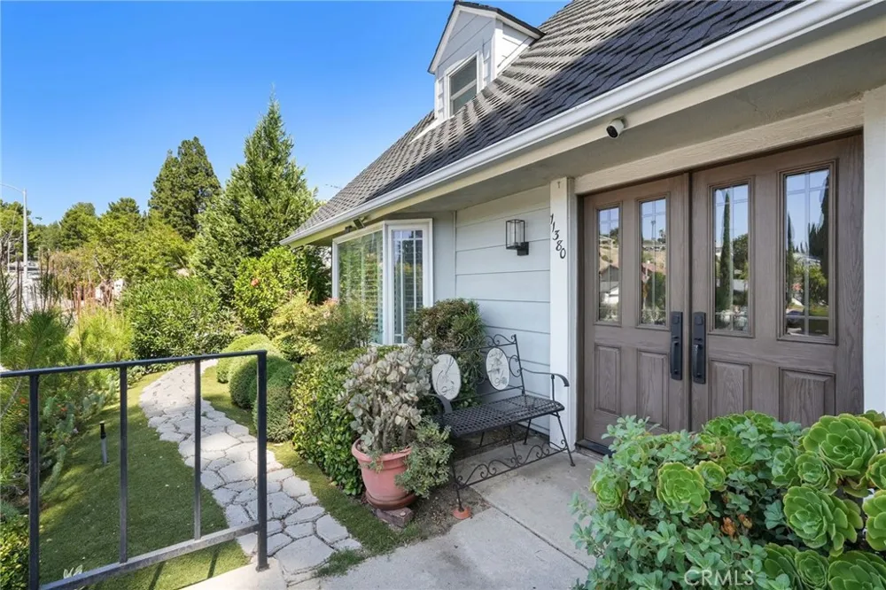 11380 Reseda Los Angeles, CA 91326