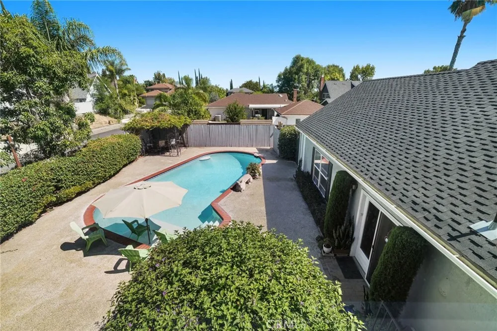 11380 Reseda Los Angeles, CA 91326