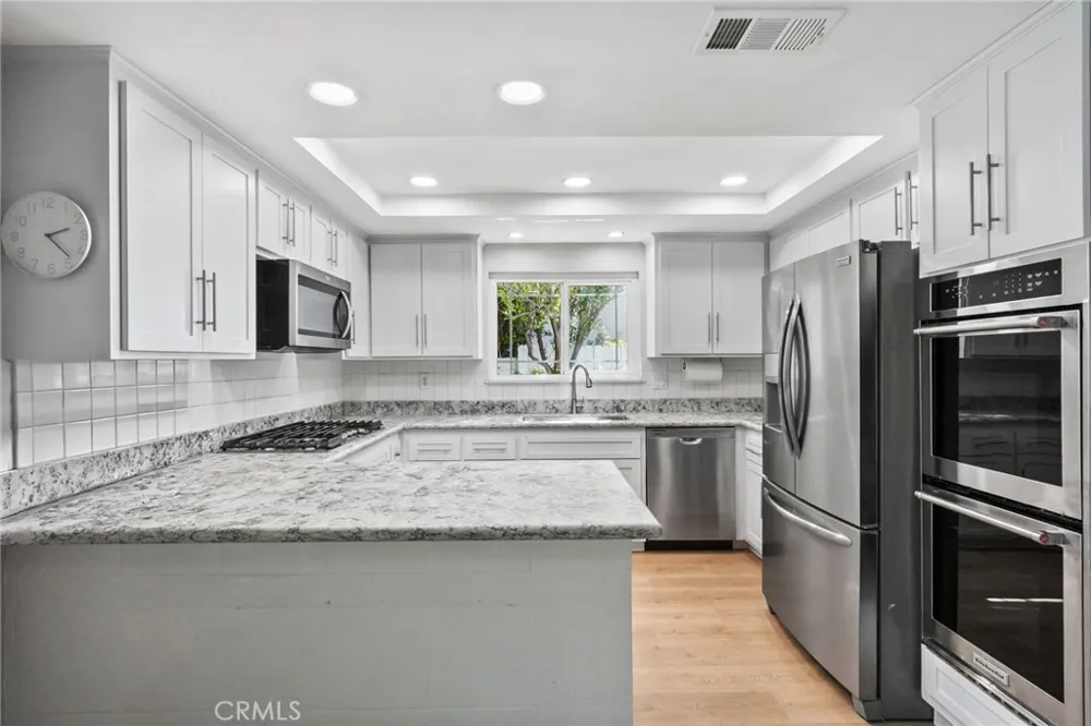 11380 Reseda Los Angeles, CA 91326