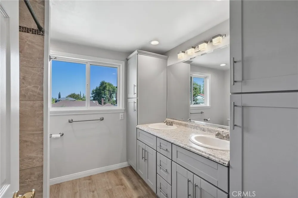 11380 Reseda Los Angeles, CA 91326