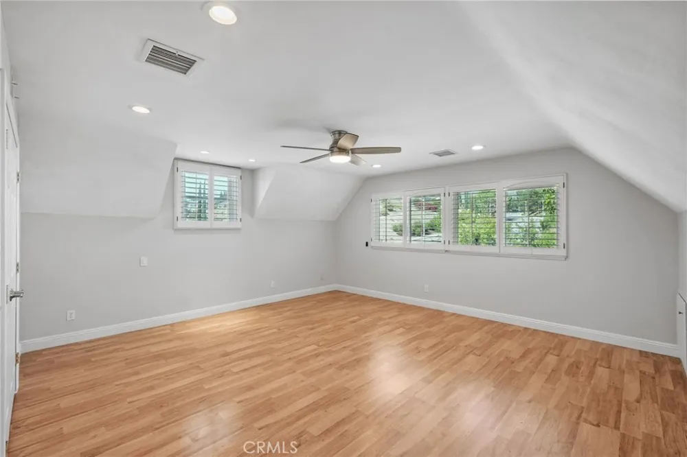 11380 Reseda Los Angeles, CA 91326