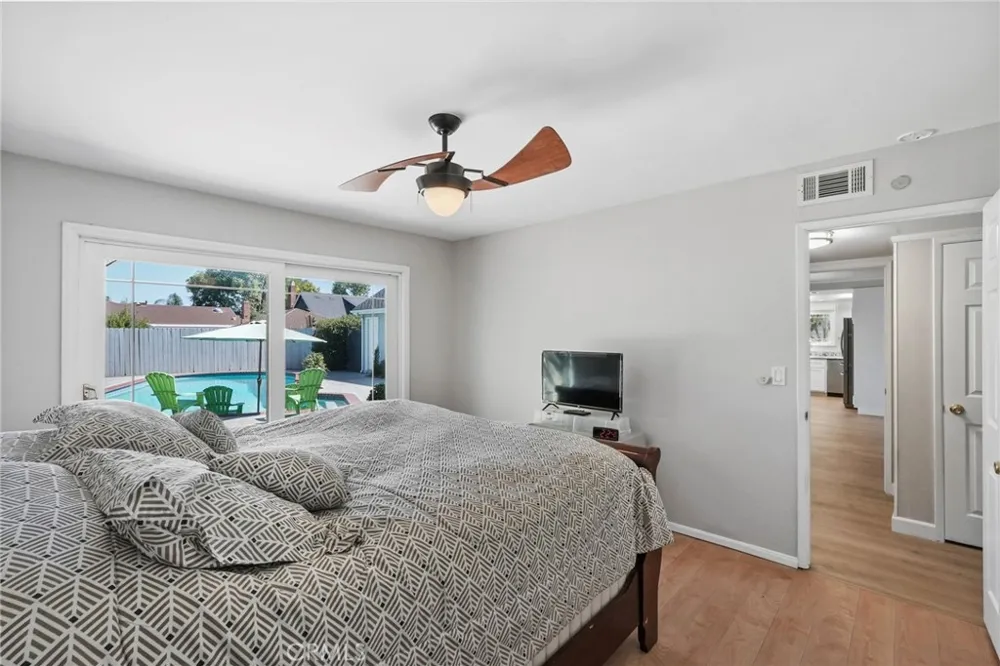 11380 Reseda Los Angeles, CA 91326