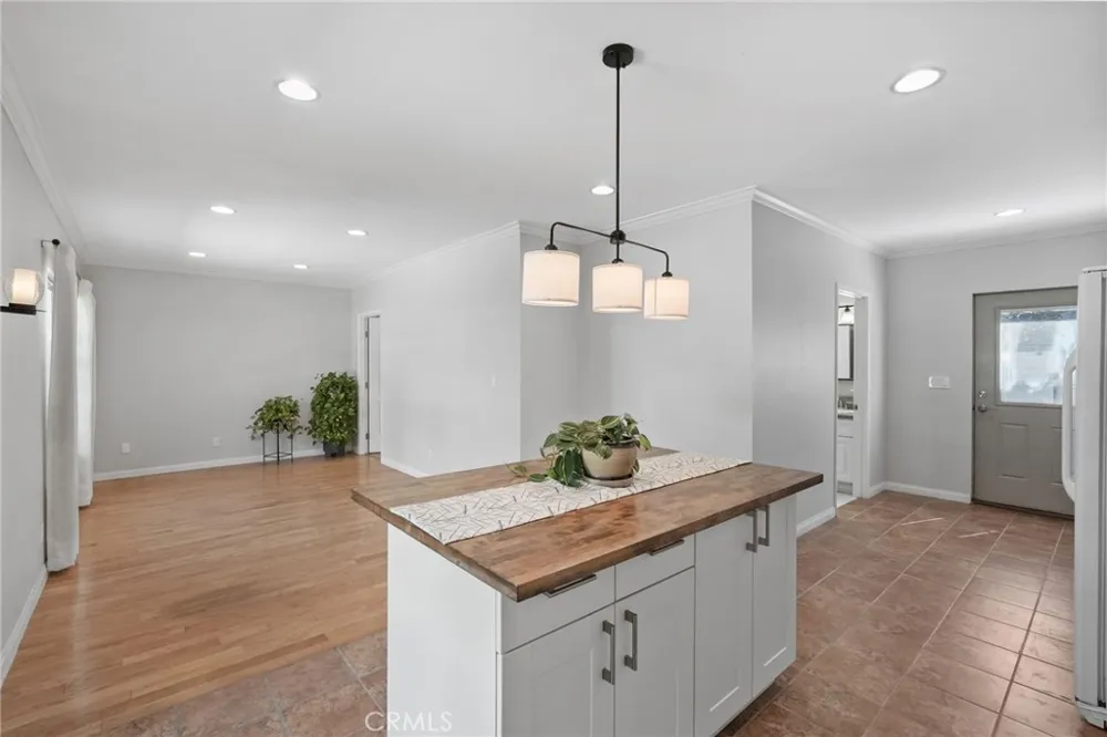 11380 Reseda Los Angeles, CA 91326