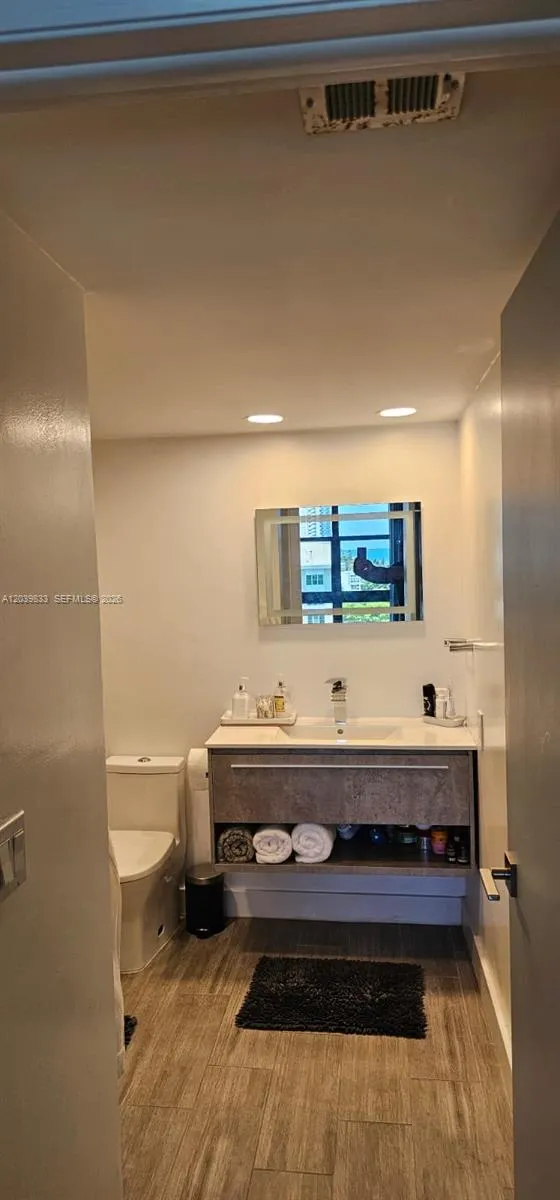 17600 Bay Rd #N906 Sunny Isles Beach, FL 33160