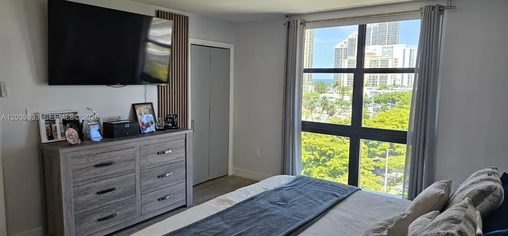 17600 Bay Rd #N906 Sunny Isles Beach, FL 33160