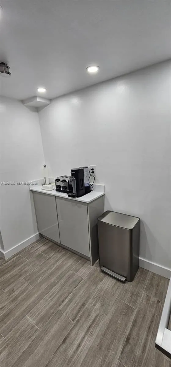 17600 Bay Rd #N906 Sunny Isles Beach, FL 33160