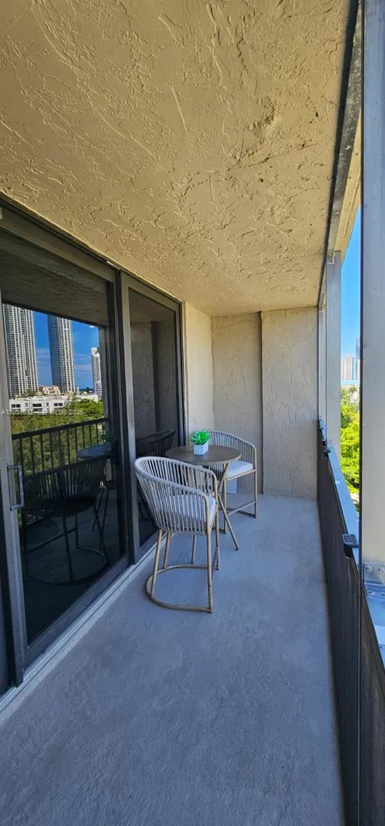 17600 Bay Rd #N906 Sunny Isles Beach, FL 33160