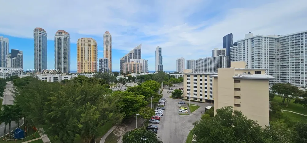 17600 Bay Rd #N906 Sunny Isles Beach, FL 33160