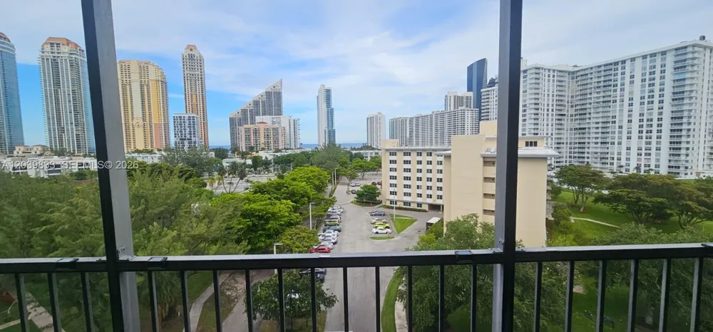 17600 Bay Rd #N906 Sunny Isles Beach, FL 33160