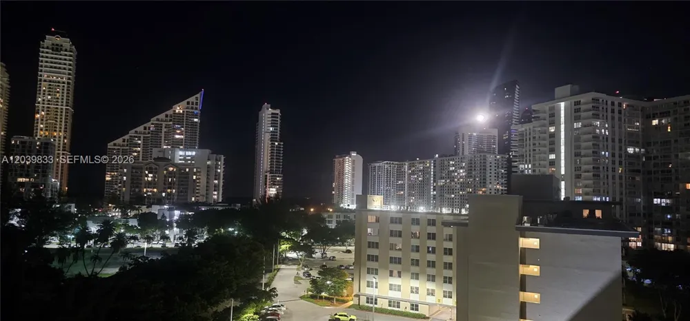 17600 Bay Rd #N906 Sunny Isles Beach, FL 33160