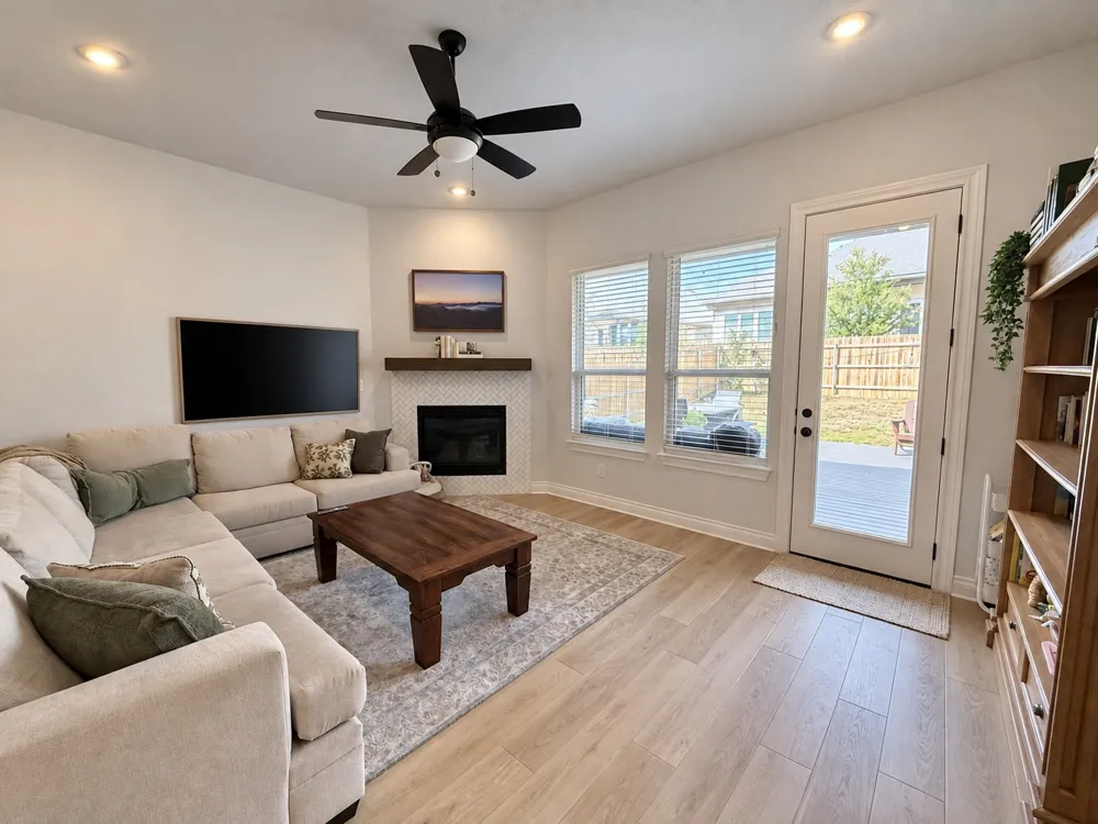 336 Darley Oak Drive Dripping Springs, TX 78620