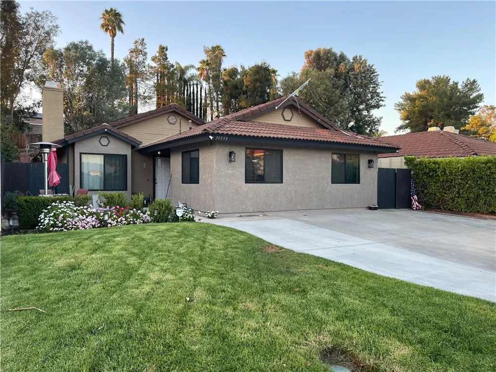39559 oak cliff Drive Temecula, CA 92591