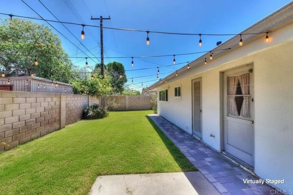 2228 Maple Street Costa Mesa, CA 92627