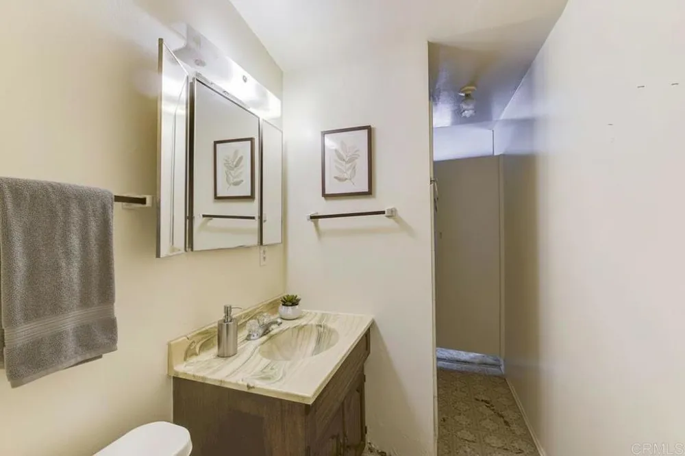 2228 Maple Street Costa Mesa, CA 92627