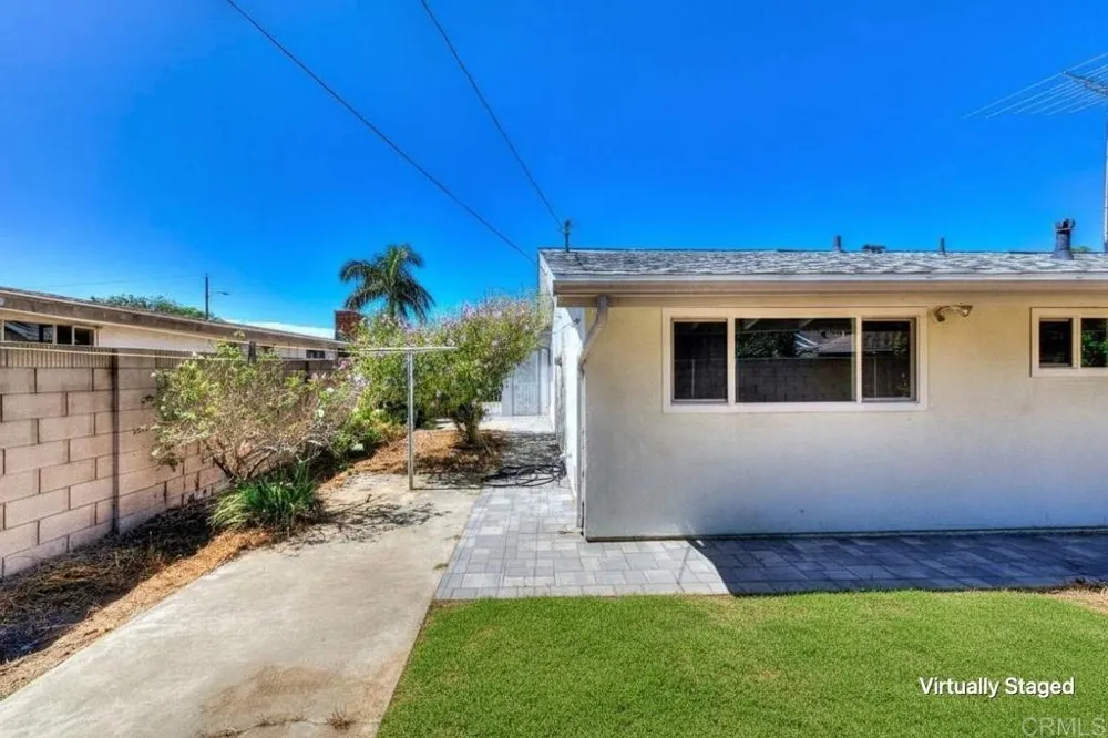 2228 Maple Street Costa Mesa, CA 92627