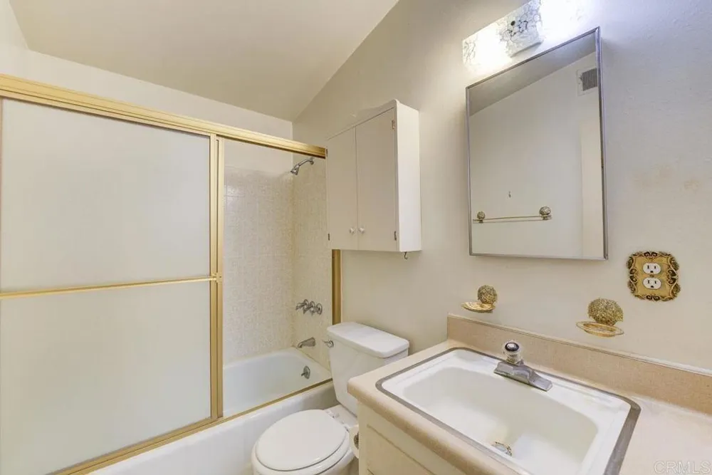 2228 Maple Street Costa Mesa, CA 92627