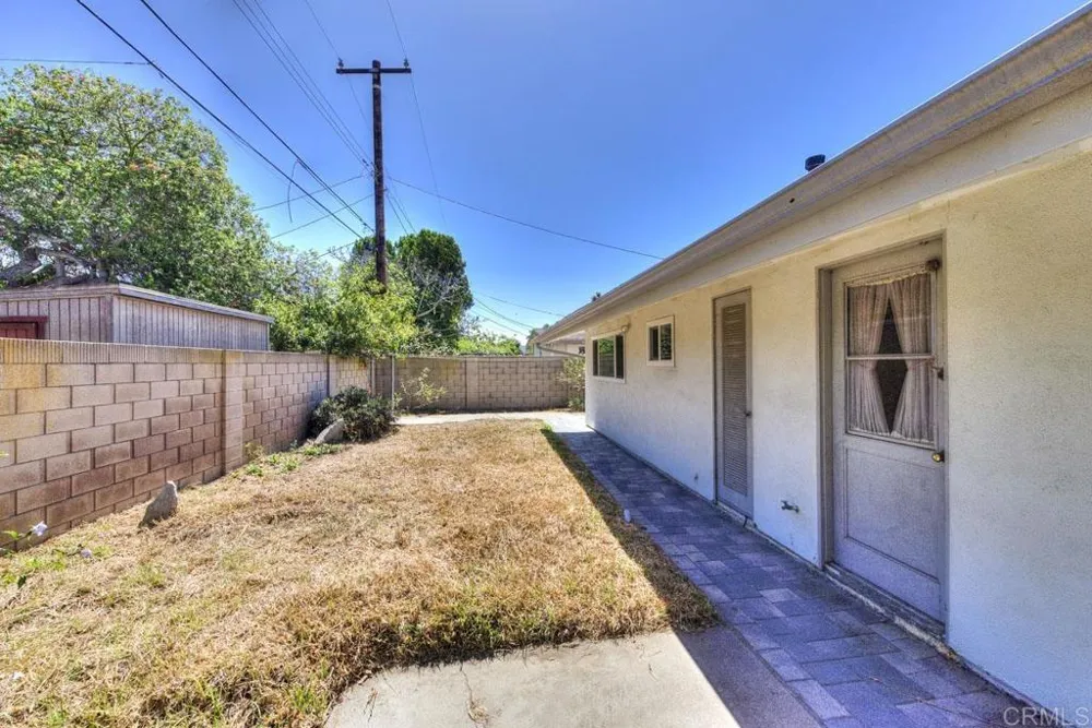 2228 Maple Street Costa Mesa, CA 92627