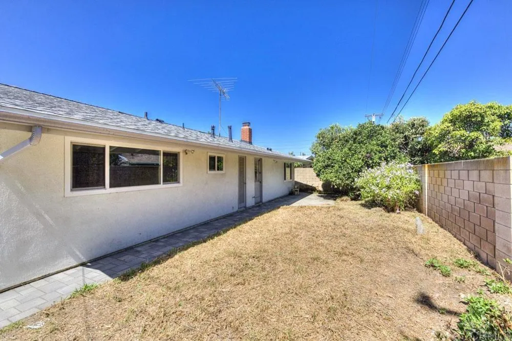 2228 Maple Street Costa Mesa, CA 92627