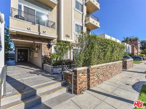 1316 Amherst Avenue #201