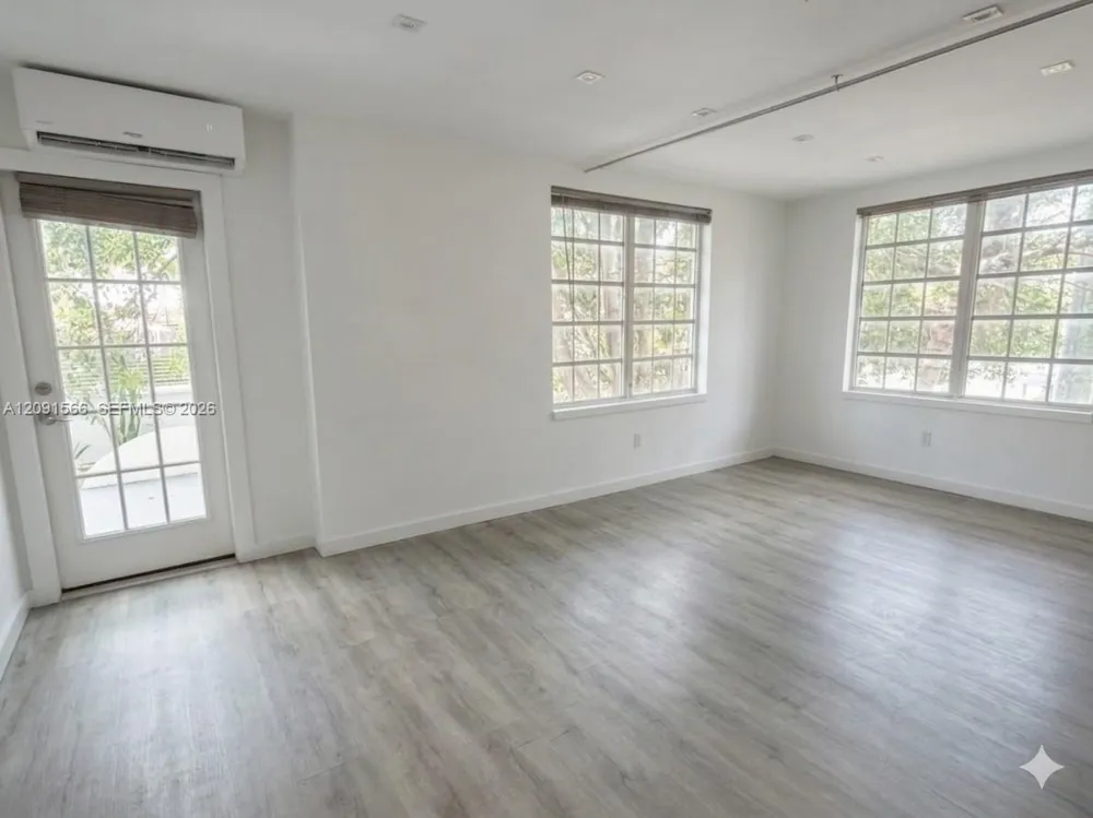932 7th St #932D Miami Beach, FL 33139