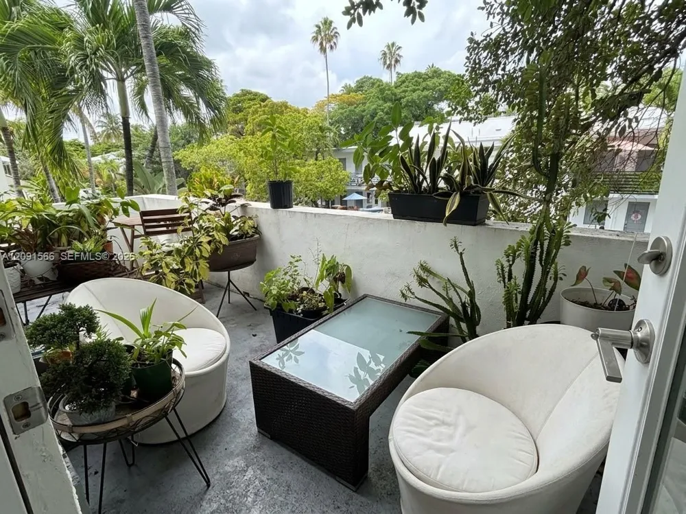 932 7th St #932D Miami Beach, FL 33139