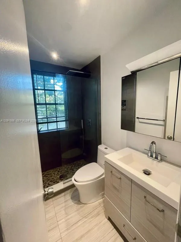 932 7th St #932D Miami Beach, FL 33139