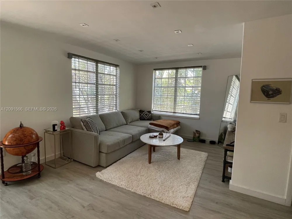 932 7th St #932D Miami Beach, FL 33139