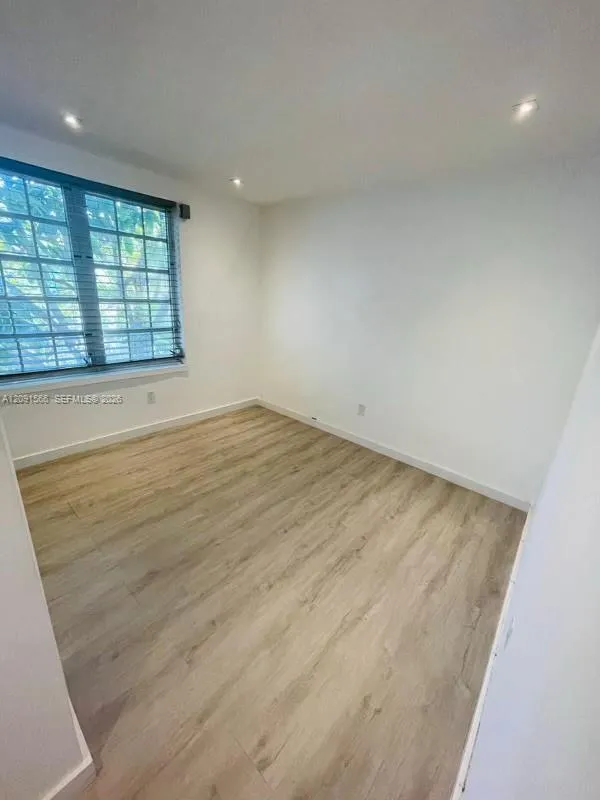 932 7th St #932D Miami Beach, FL 33139