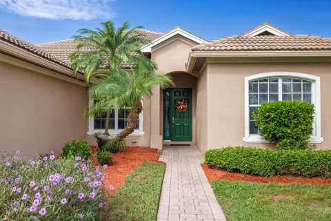359 NW Sheffield Circle